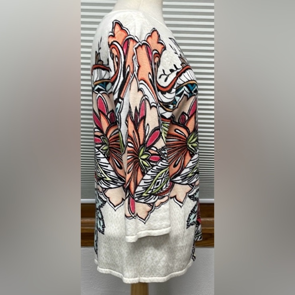🌺 Chico's Cream Colorful Floral 3/4 Sleeves Pullover Lightweight Sweater Size: M - Picture 7 of 12